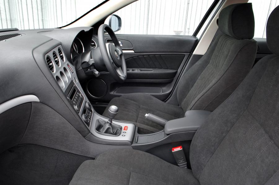 Интерьер Alfa Romeo 159 2.4 JTDm (939A) 2006 года  (UK) (фото 16 из 16)